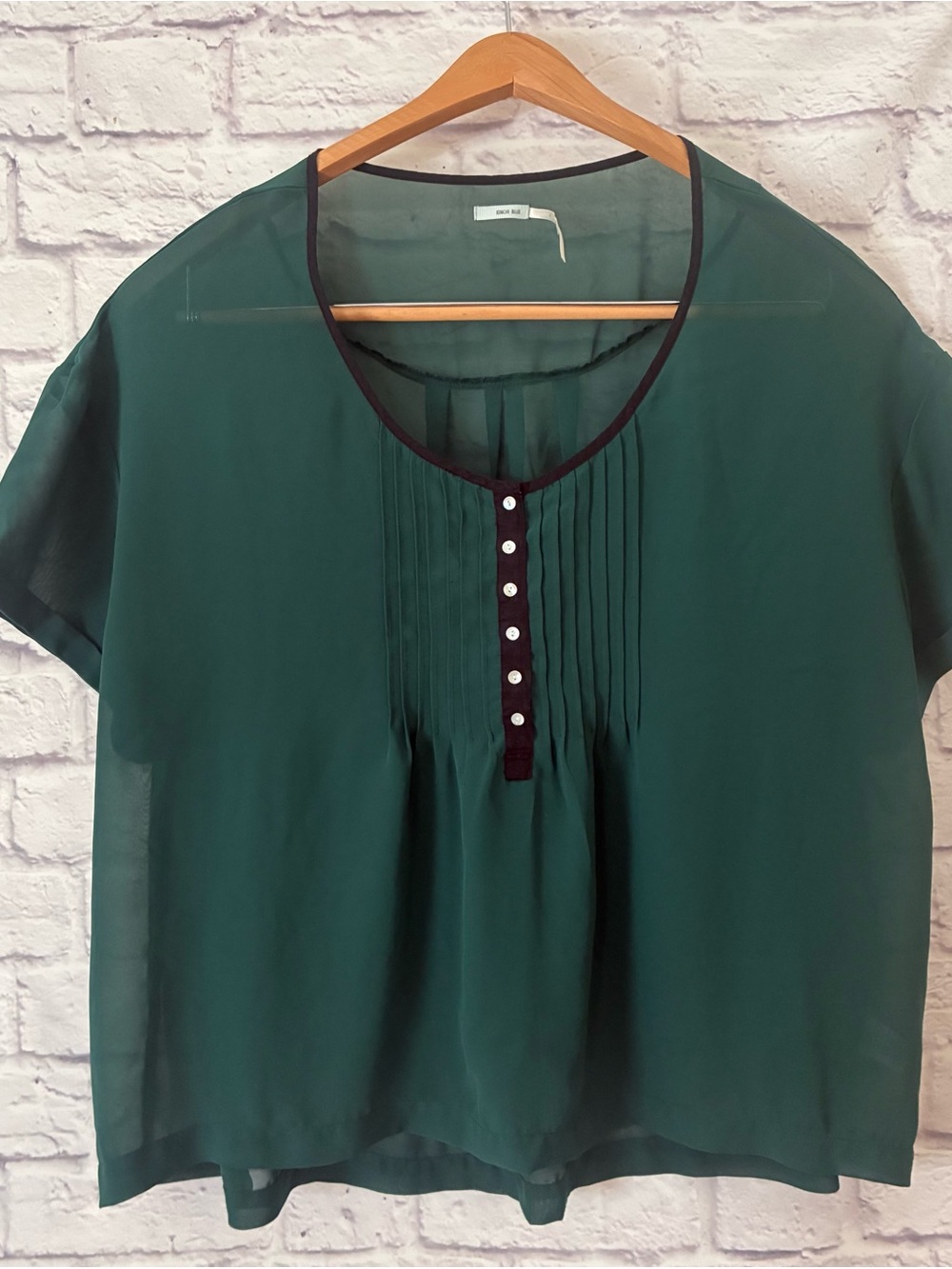 Kimchi Blue Sheer Green Pleated Button-Front Women’s Top - Large